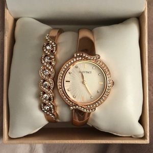 🎄 Ellen tracy Crystal watch and bangle set